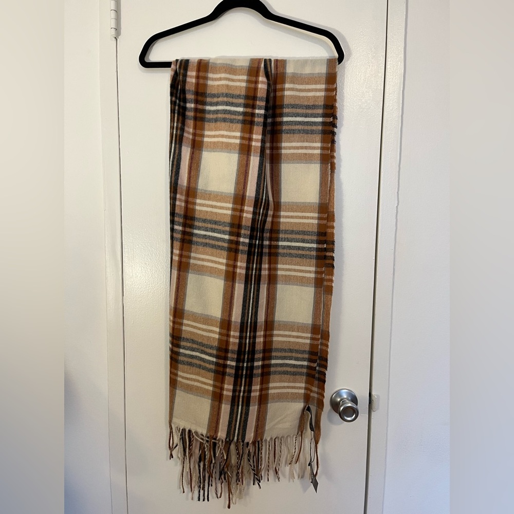 NWT Vince Camuto Scarf